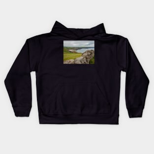 A view of Fall Bay on the South Welsh coast from the cliffs of the Welsh Coastal path Kids Hoodie